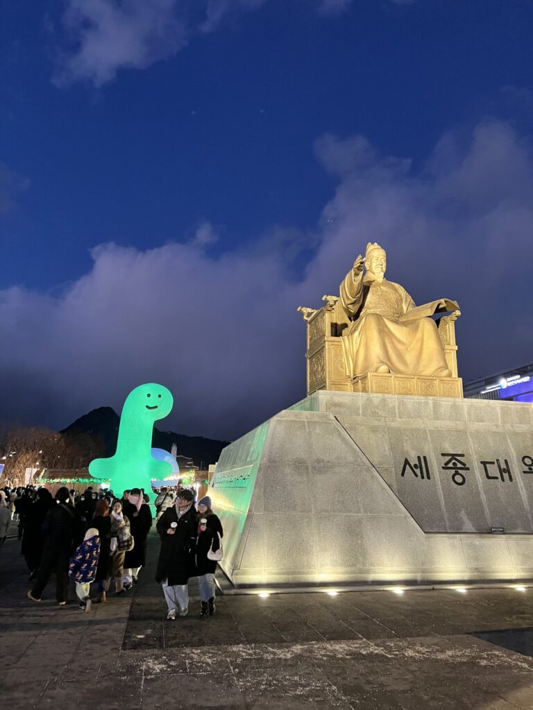 Photo of Gwanghwamun Square at night