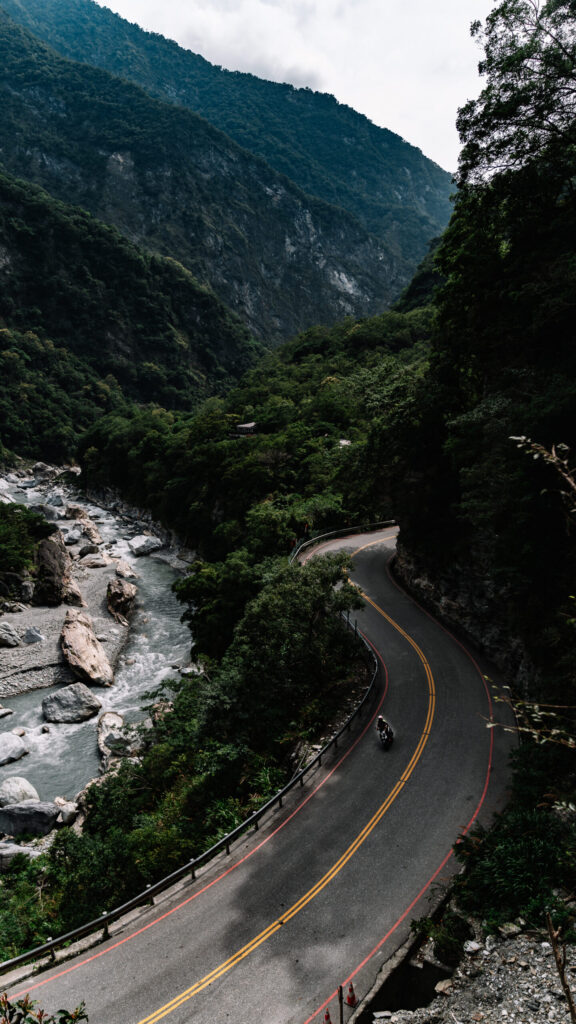 Photo of street and river at Taroko Gorge