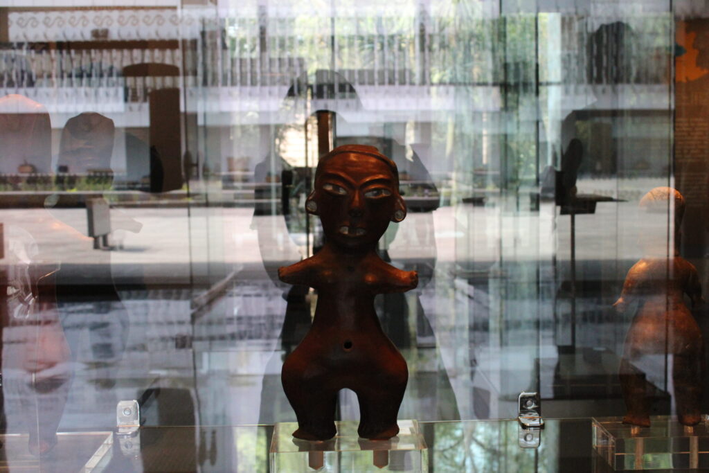Photo of sculpture in Museo Antropologí